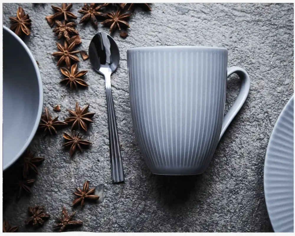 Best Daells Bolighus Krus Groovy Stentøj 30 cl Grå