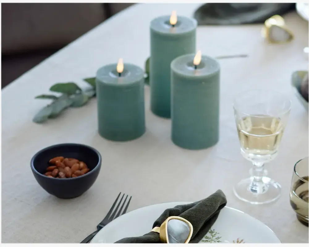 Daells Bolighus LED Bloklys Olive H.10xØ.7,5cm